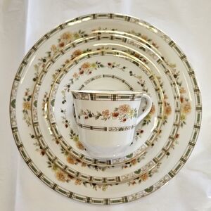 Royal Doulton "Mosaic Garden" 4pc Place Setting.